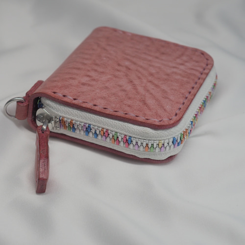 本革 イタリアンレザー（アラスカ・ラズベリー）を使ったラウンド