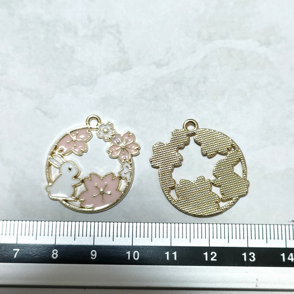 2個 ウサギチャーム 27×25mm ゴールド チャーム うさぎ 桜 動物 カン付き 空想 【T173】 3枚目の画像