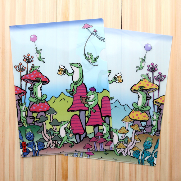 クリアファイル　きのこの世界のカエルたち（A4） 1枚目の画像