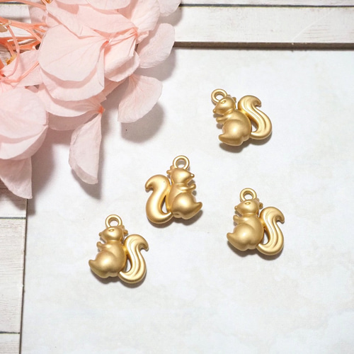 4個 リスチャーム 13×14mm ゴールド リス チャーム 動物 カン付き