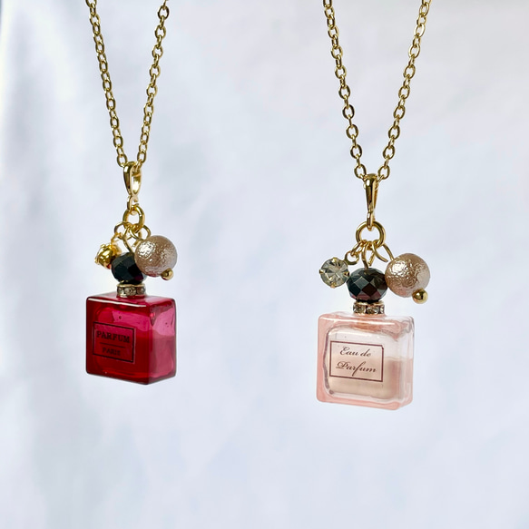香るミニ香水瓶のネックレス   大人可愛い癒しのペンダント 選べるラベル アロマストーン 軽くて華やか 4枚目の画像