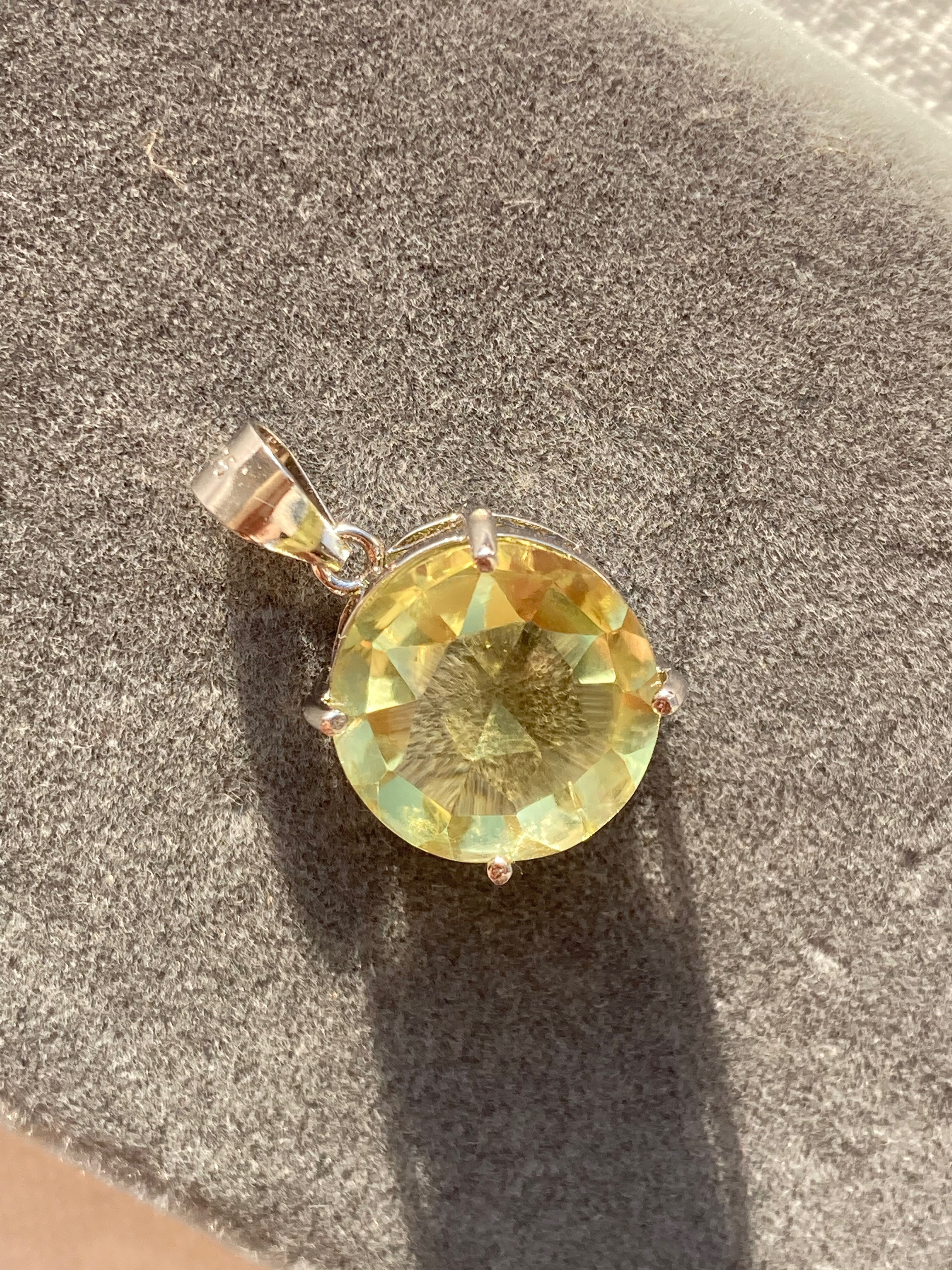 4月誕生石　特殊カット特大大粒12mmレモンクォーツ　水晶　ペンダントトップ　ロジウムコーティングシルバー925