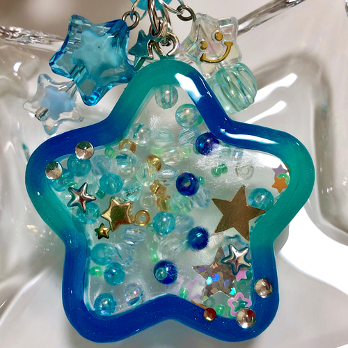 蓄光ブルースターシェイカーキーホルダー　レジン　シャカシャカ　光る　星　キラキラ レジン シャカシャカ キーホルダー 星空 シェイカー スター