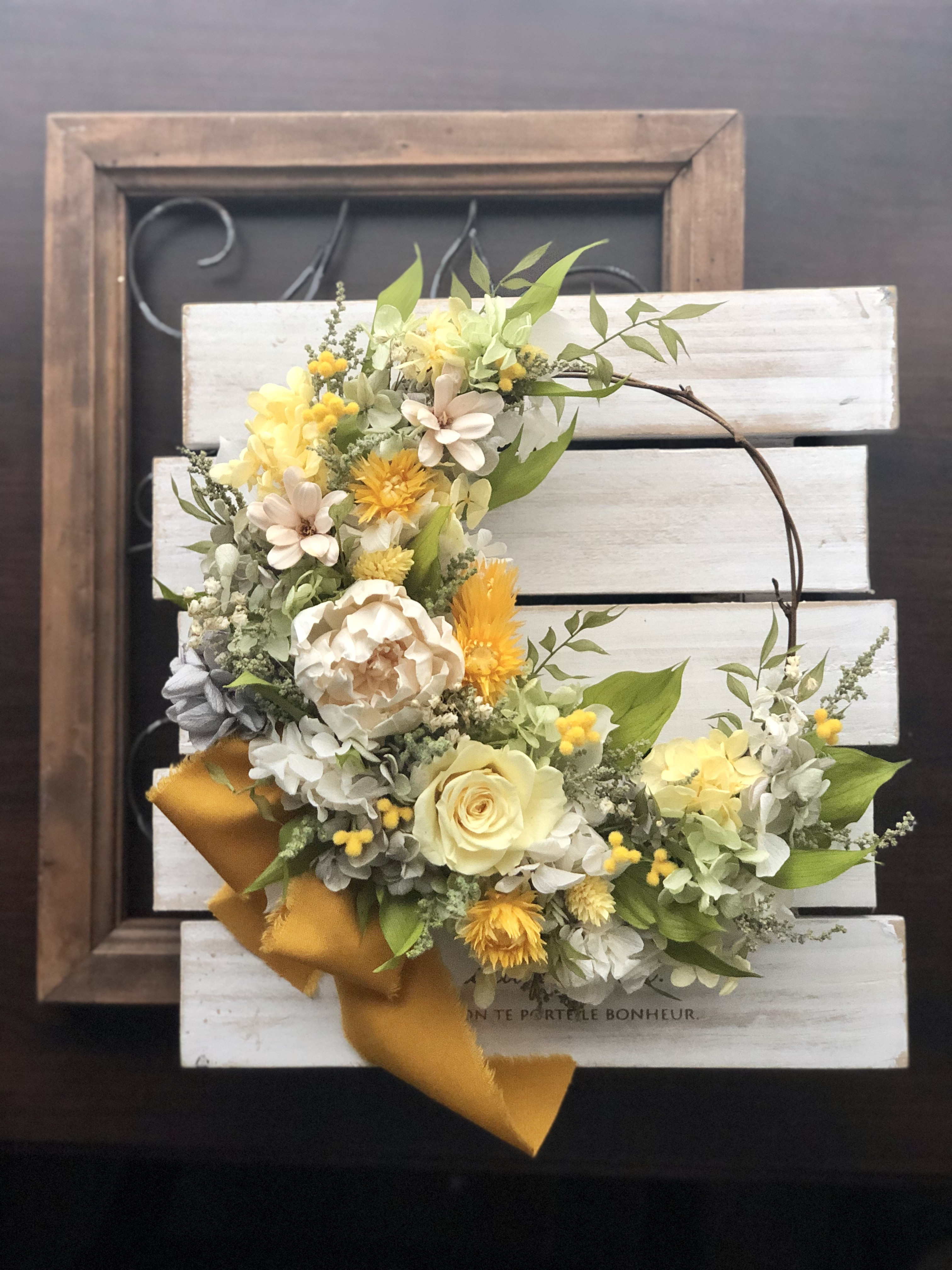 イエロー&ホワイト&グリーンの三日月リース