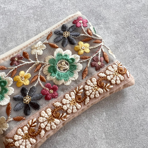 カラフルフラワー◇インド刺繍×ふんわりキルト☆キーホルダー付き