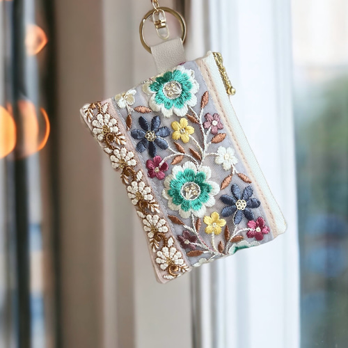 カラフルフラワー◇インド刺繍×ふんわりキルト☆キーホルダー付き