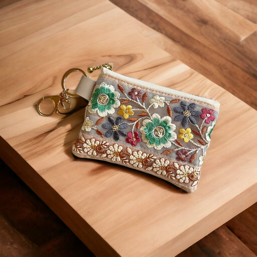 カラフルフラワー◇インド刺繍×ふんわりキルト☆キーホルダー付き