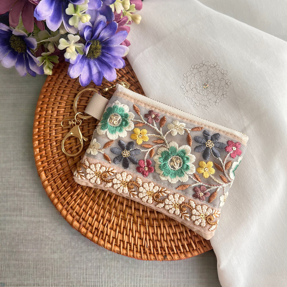 お纏めリクエスト＊刺繍のバッグ♡コインケース♡チャームなど♡