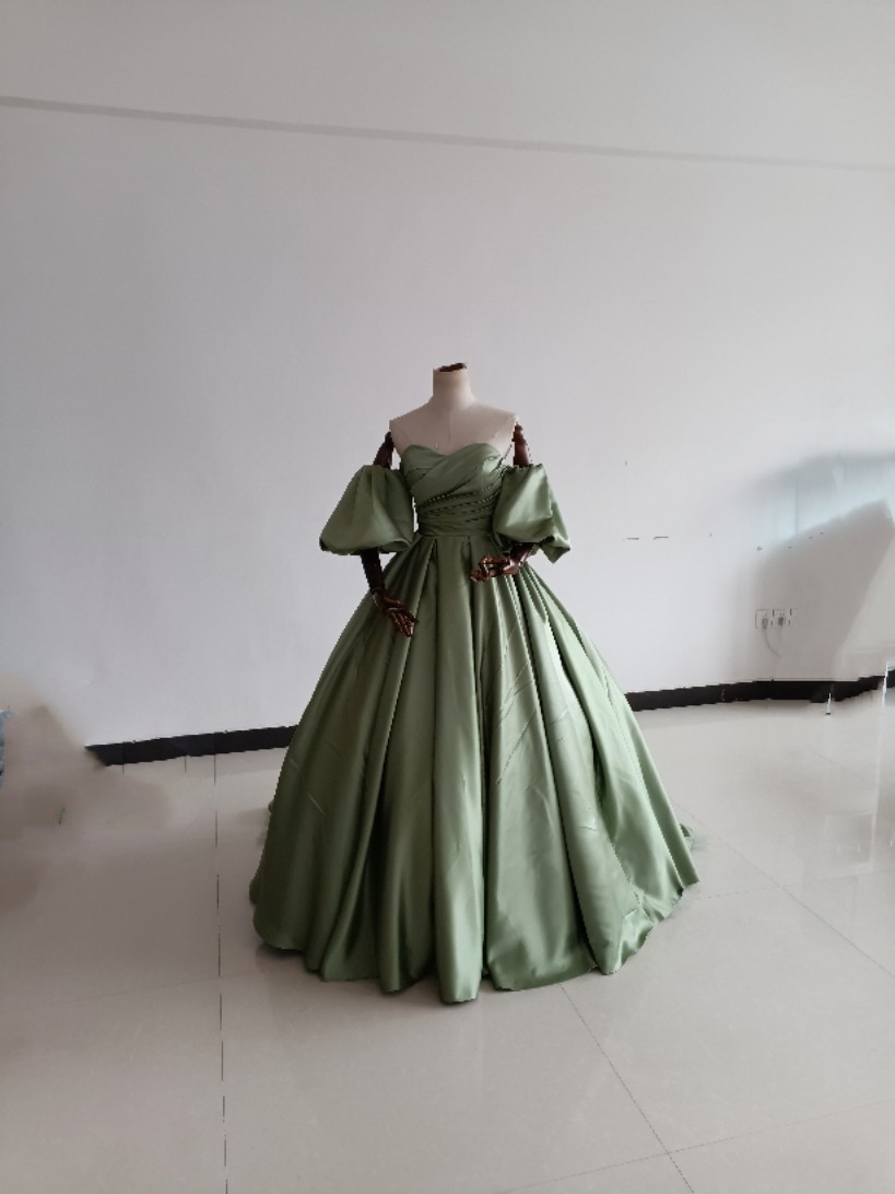 人気上昇！パーティードレス 薄めな緑   ベアトップ パフスリーブ/結婚式/披露宴