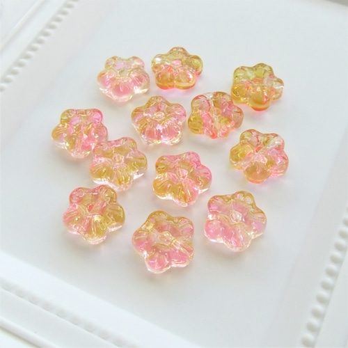 8個・13mm・梅の花・ピンクイエロー・ガラスビーズ・フラワー