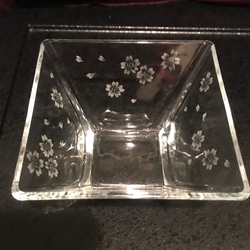 桜と梅の器〜手彫りガラス〜 4枚目の画像