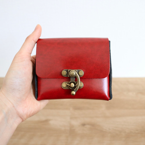 革の宝石」ルガトーを使った クラシカルなヒネリ金具のコンパクト革