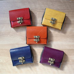 革の宝石」ルガトーを使った クラシカルなヒネリ金具のコンパクト革