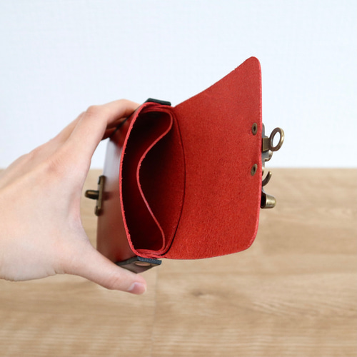 革の宝石」ルガトーを使った クラシカルなヒネリ金具のコンパクト革