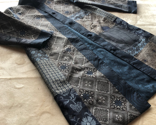 着物リメイク　かすりパッチワーク パッチワークデザイン ロングコート ネイビー系 着物リメイク かすりパッチワーク パッチワークデザイン ロングコート