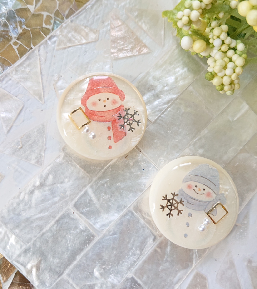 雪だるまのボタン☆2個 g-29 スノーマン/雪の結晶/ボタン/カボション 