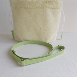 エコファー　アイボリーエコファー×ライトグリーンの長財布OKの楕円底巾着バッグ　 10枚目の画像