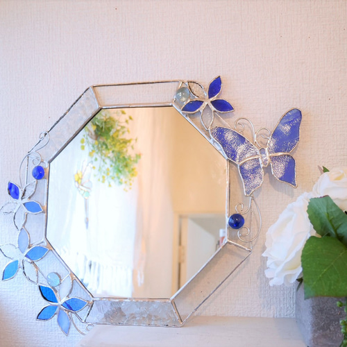 ✴︎:.。青い蝶とお花の壁掛け八角形の鏡 (25size) ステンド ✴︎:.。青い蝶とお花の壁掛け八角形の鏡 (25size) ステンド
