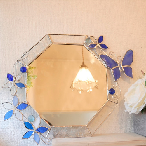 ✴︎:.｡青い蝶とお花の壁掛け八角形の鏡 (25size) ステンド