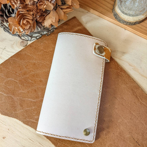 ぐしぐし手縫い＊カウ柄ハラコとヌメ革ナチュラルのスライドカード  