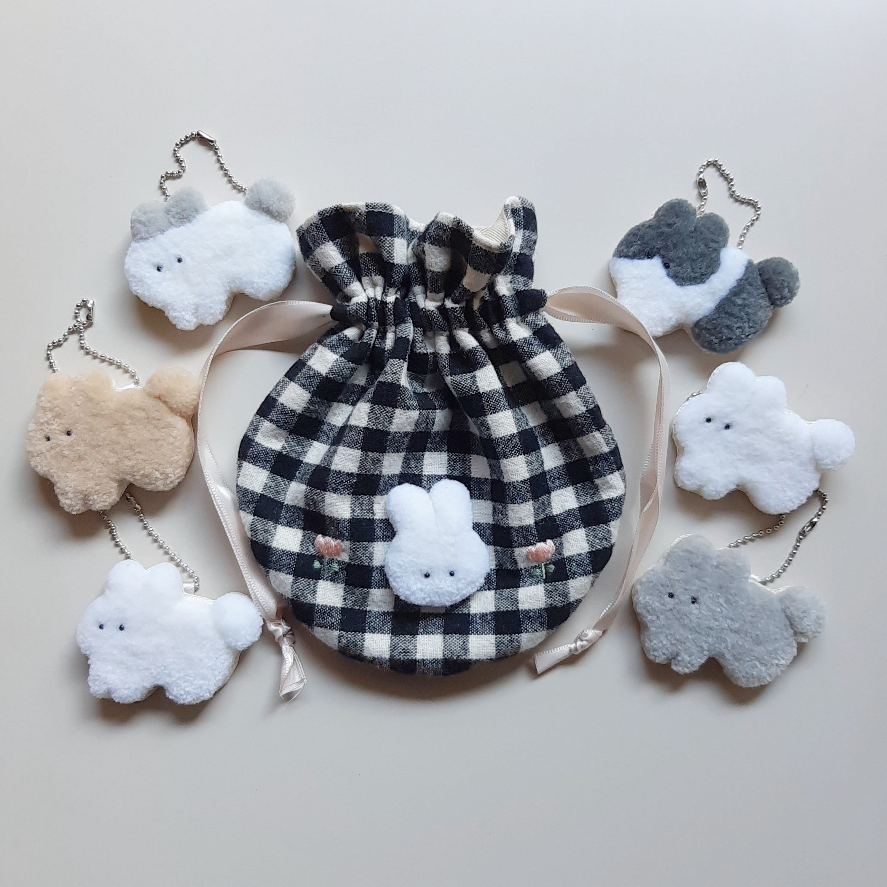 【No.245】うさぎと花の刺繍巾着袋