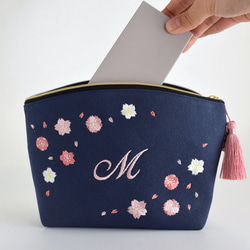 《選べるイニシャル》桜の刺繍ポーチ マチあり コスメ 両面刺繍 敬老の日 8枚目の画像