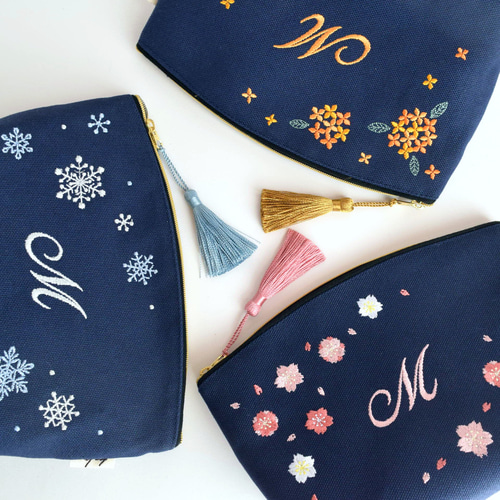 選べるイニシャル》桜の刺繍ポーチ マチあり コスメ 両面刺繍 敬老の日