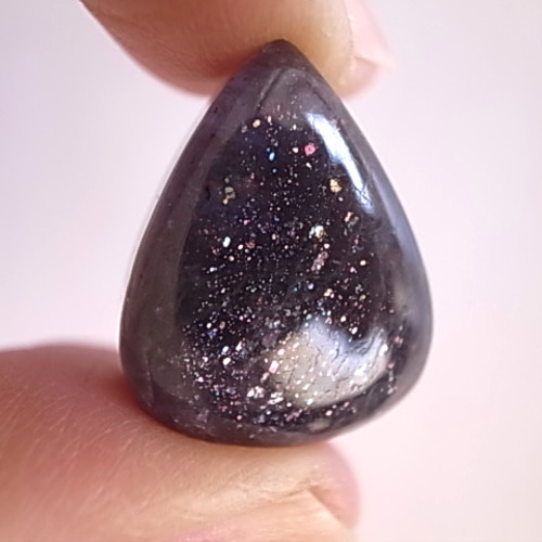 タンザニア産　ブラッドショットアイオライト ブラッドショットアイオライト 7.99ct タンザニア産 | One Loose