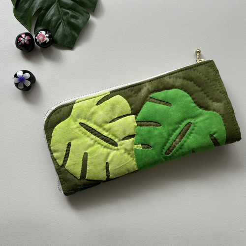 L字ファスナー長財布 4枚のモンステラ【マチ付きです♪】ハワイアン