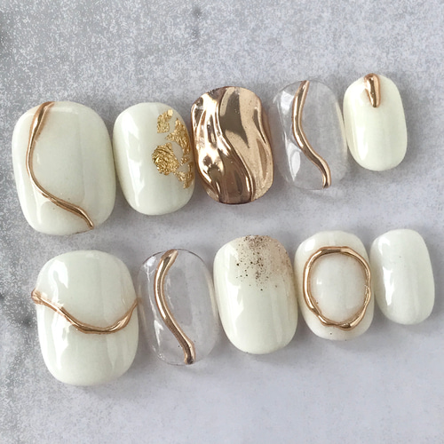 特集掲載♡王道ホワイト×ゴールドのニュアンスネイル ネイルチップ