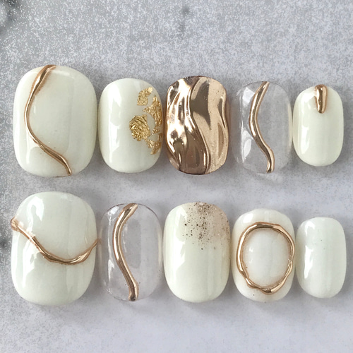 特集掲載♡王道ホワイト×ゴールドのニュアンスネイル ネイル