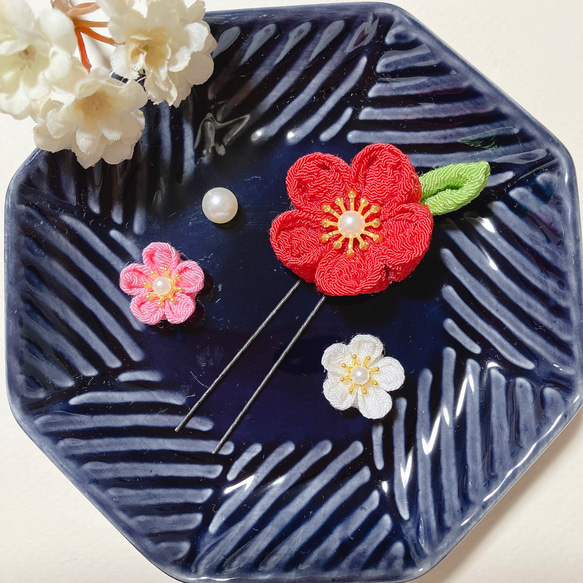 梅の髪飾り(葉っぱつき)*色、選べます○ちりめん細工 つまみ 梅の髪飾り(葉っぱつき)*色、選べます○ちりめん細工 つまみ