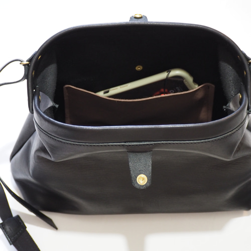 丸口枠のレザーショルダーバッグLsize 黒 ショルダーバッグ 丸口枠のレザーショルダーバッグLsize 黒 ショルダーバッグ