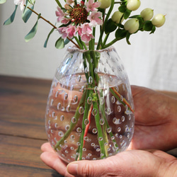 新作「小さな泡の花器（洋ナシ）」泡のみずたま カスミソウ 水玉模様 一輪挿し 贈り物 プレゼント ユーカリ ミモザ 4枚目の画像