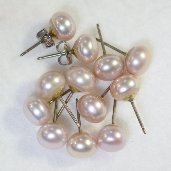 ピンク淡水パールの一粒ピアス（大・7.5～8mm・チタンポスト） 3枚目の画像