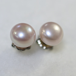 ピンク淡水パールの一粒ピアス（大・7.5～8mm・チタンポスト） 1枚目の画像