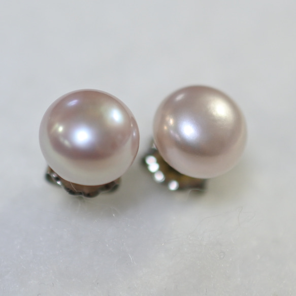ピンク淡水パールの一粒ピアス（大・7.5～8mm・チタンポスト） 1枚目の画像