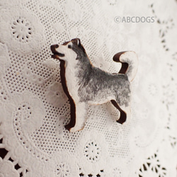 木製胸針阿拉斯加雪橇犬 第3張的照片