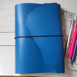 　本革　A5手帳カバー　ヒーローものみたいな青さ　蓋部分自然な切り口 1枚目の画像