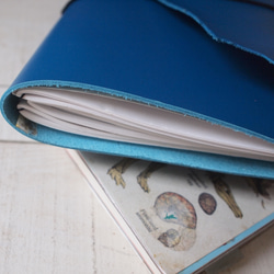 　本革　A5手帳カバー　ヒーローものみたいな青さ　蓋部分自然な切り口 9枚目の画像