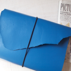 　本革　A5手帳カバー　ヒーローものみたいな青さ　蓋部分自然な切り口 3枚目の画像