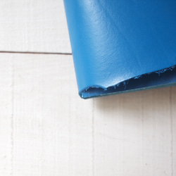　本革　A5手帳カバー　ヒーローものみたいな青さ　蓋部分自然な切り口 5枚目の画像