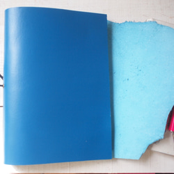 　本革　A5手帳カバー　ヒーローものみたいな青さ　蓋部分自然な切り口 7枚目の画像