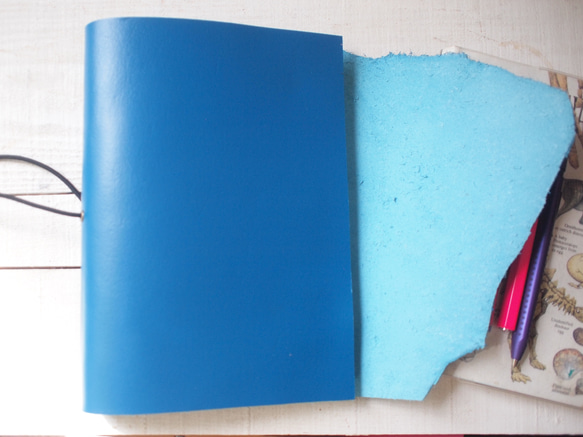 　本革　A5手帳カバー　ヒーローものみたいな青さ　蓋部分自然な切り口 7枚目の画像