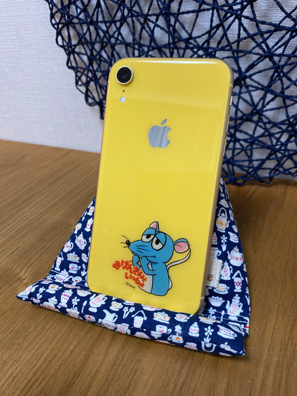 リバティ柄のピラミッド型スマホクッション♪ 2枚目の画像