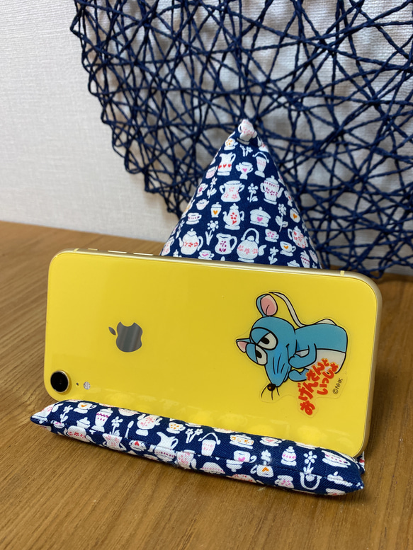 リバティ柄のピラミッド型スマホクッション♪ 3枚目の画像