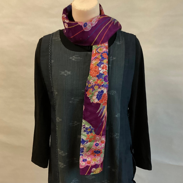 紫地の絹のスカーフ 18枚目の画像