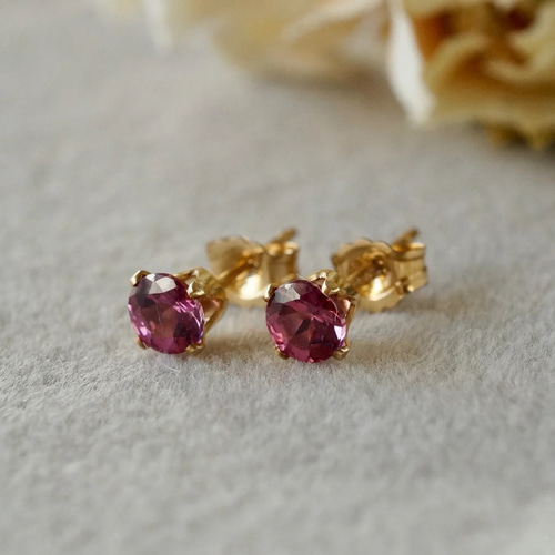 送料無料】1月誕生石 マラヤガーネット スタッドピアス 14kゴールド