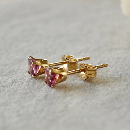送料無料】1月誕生石 マラヤガーネット スタッドピアス 14kゴールド