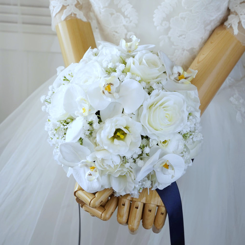 胡蝶蘭とカスミソウのラウンドブーケ ウェディングブーケ ブーケ